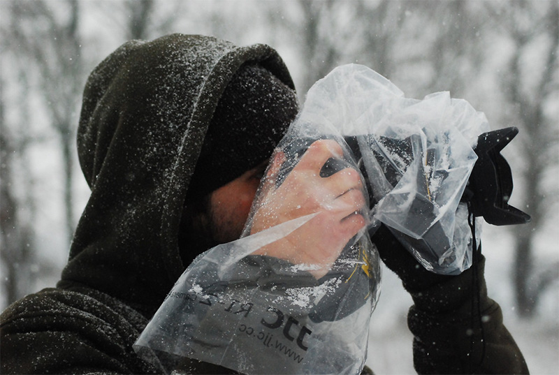 Protect your camera from rain and snow with a plastic bag, Photo: Prof by ellsa